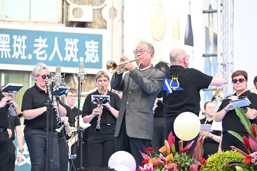 嘉義市國際管樂節踩街嘉年華登場 職棒啦啦隊大跳爆紅應援曲