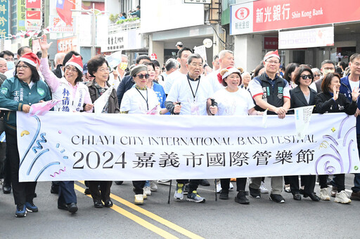 嘉義市國際管樂節踩街嘉年華登場 職棒啦啦隊大跳爆紅應援曲