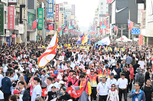 嘉義市國際管樂節踩街嘉年華登場 職棒啦啦隊大跳爆紅應援曲