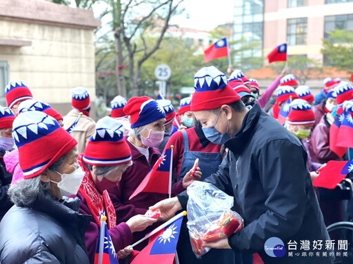 新竹榮家元旦升旗迎新年 200位住民高唱國歌