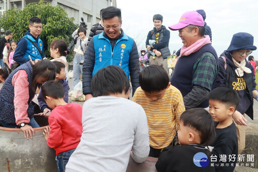 拔蘿蔔踩蘿蔔農田大冒險 南投市推食農教育親子嗨翻天