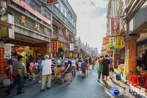 10公尺呆萌巨獸現身燈會歡迎朝聖 住桃園旅宿享總統級VIP開登台賞燈