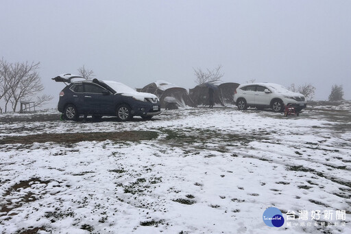 拉拉山降下2025年初雪 桃觀旅局提供線上賞雪