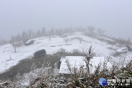 拉拉山降下2025年初雪 桃觀旅局提供線上賞雪