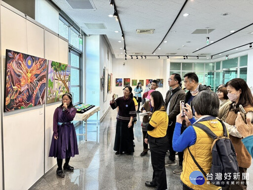 從藝術脫胎換骨的人生 唐氏症畫家陳舒妏個展溫馨登場