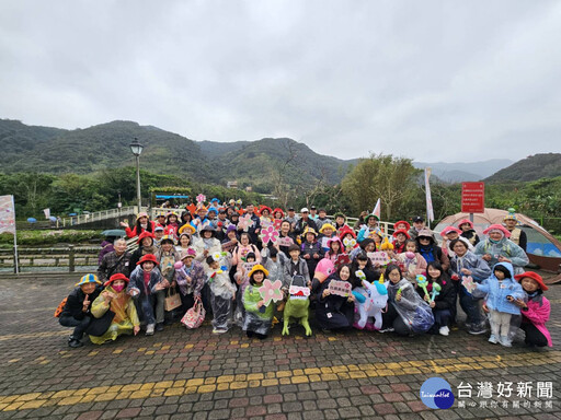 新北打造萬金杜鵑花廊 200人扮杜鵑賞花