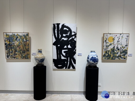 卓麗秋、梁永斐雙人展 山水青花瓷與書藝創作的藝術饗宴