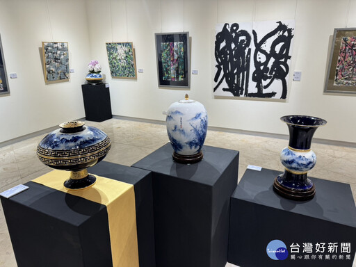 卓麗秋、梁永斐雙人展 山水青花瓷與書藝創作的藝術饗宴