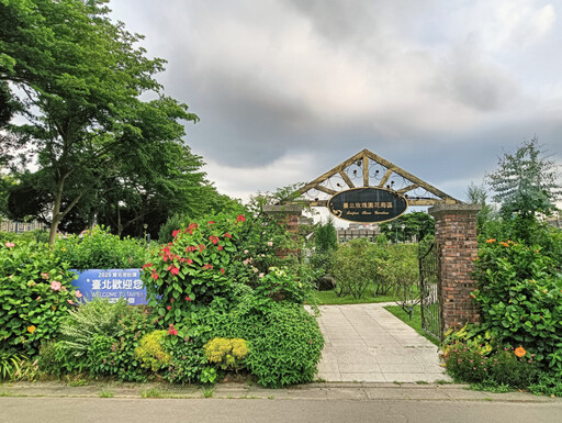 裙襬搖搖 新生公園水石榕上演芭蕾圓舞曲