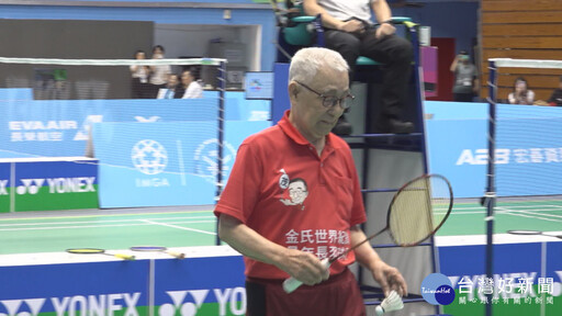 李洋搭配104歲羽球選手 世壯運表演賽勝出
