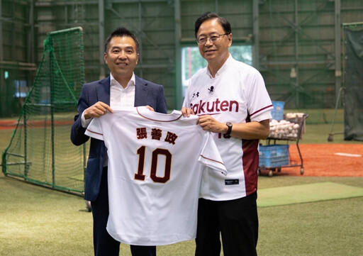 張善政應邀赴日為樂天金鷲主場開球 宣布桃園11月辦台日韓棒球交流賽