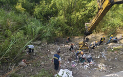 燕巢月世界非法垃圾山源自台南 高市府緊急清理、檢警追查傾倒者