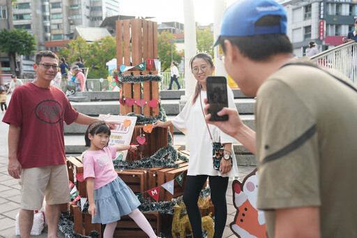 板橋府中商圈週末市集 結合創意市集與街頭表演營造耶誕氛圍