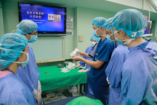 慈大醫學生模擬手術 7國學子感恩學習