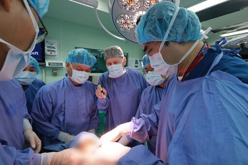 軍醫局首次參加慈大模擬手術 學習高級外傷手術
