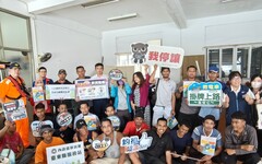 臺東移民署端午送暖 關懷外籍漁工及法令宣導