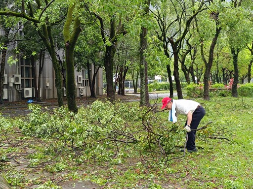 凱米颱風遠離後 慈濟科技大學展開校園清理復原