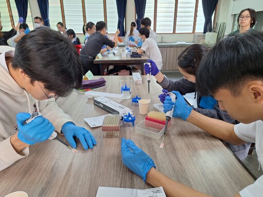 慈大舉辦馬來西亞生物科學營 受到當地學子歡迎