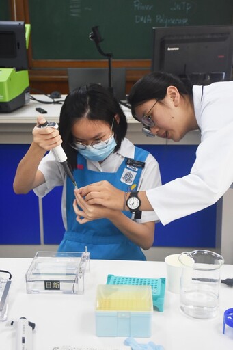慈大舉辦馬來西亞生物科學營 受到當地學子歡迎