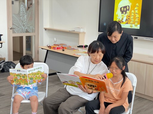 花蓮家扶一起「洄家」讀書趣親子繪本共讀