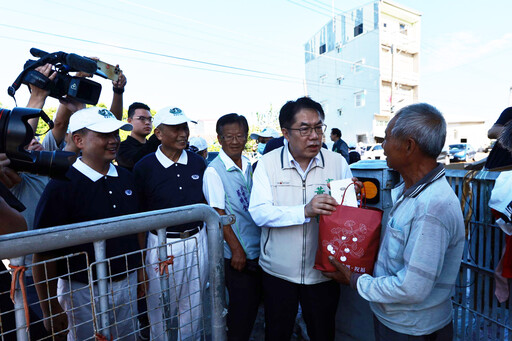 黃偉哲肯定慈濟關懷災民 善行義舉撫慰人心