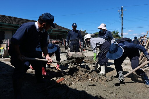 台南災後清掃 白河西勢尾三合院湧現慈悲足跡