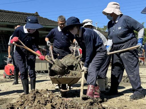 台南災後清掃 白河西勢尾三合院湧現慈悲足跡