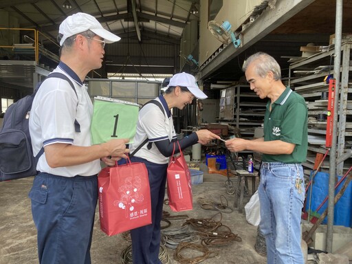 臺南慈中校長率師長參與新營安心家訪 慰問受災鄉親