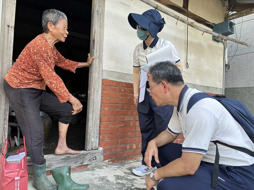 臺南慈中校長率師長參與新營安心家訪 慰問受災鄉親