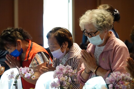 大里靜思堂祈福推素 鄰里長供齋嚮應蔬食