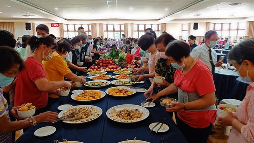 大里靜思堂祈福推素 鄰里長供齋嚮應蔬食