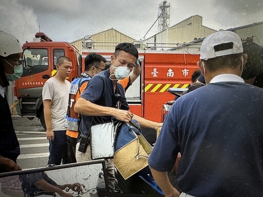 新營工業區工廠大火 志工急送口罩飲品餐點