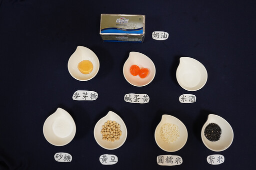 營養科團隊邀日照中心長者手作紫米金蓉糕過中秋