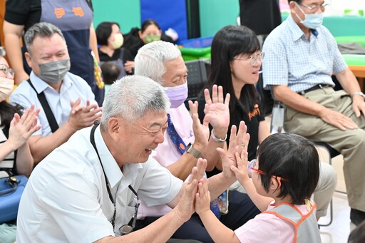 伊甸早療柚見中秋活動 高雄港都扶輪社傳愛偏鄉