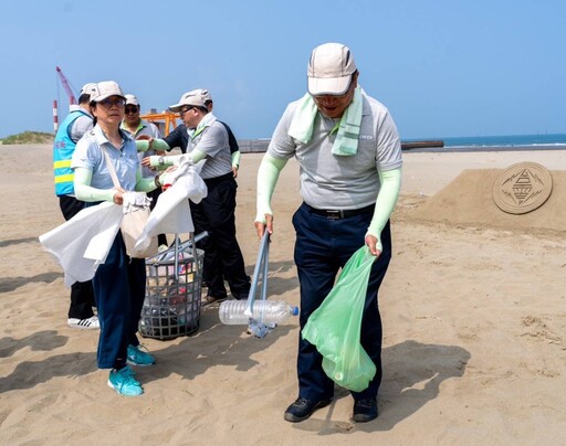 連續31年 台電「世界清潔日」10縣市5500人淨灘