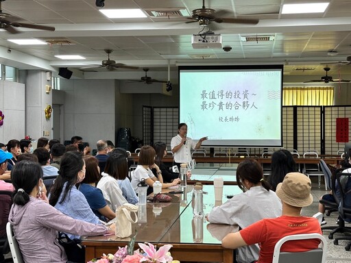 親師手牽手寶貝向前走 慈大附小溫馨學校日