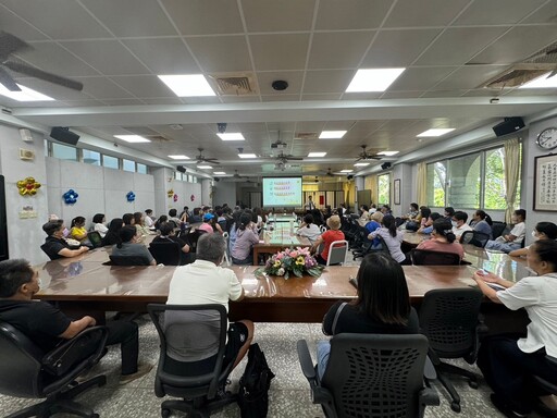 親師手牽手寶貝向前走 慈大附小溫馨學校日