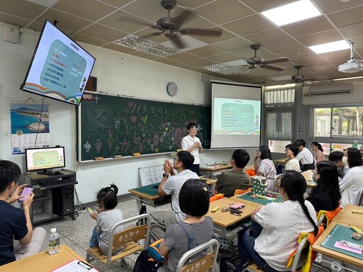 親師手牽手寶貝向前走 慈大附小溫馨學校日