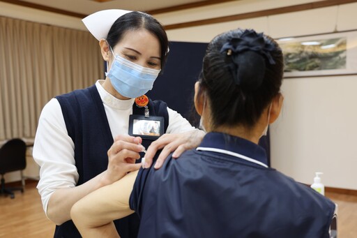 花蓮慈院公費流感疫苗開打 保護銀髮族健康