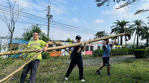 慈濟志業體與青年志工投入高屏災後復原清理