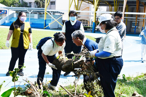 山陀兒重創高屏 大林慈院安心家訪助清理校園