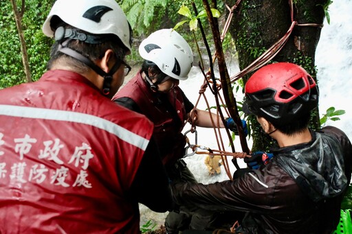 新北市動保處首辦溯溪涉水高空教育訓練