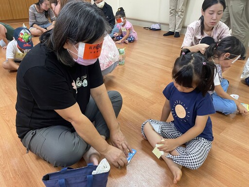 伊甸身障體驗 幼童蒙眼拼圖學習同理心