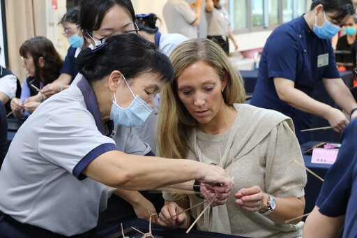 慈濟清水長照藺草編織顧長者 讓美方官員讚嘆