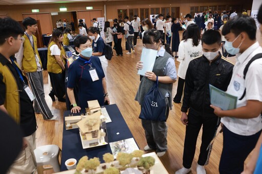 臺中慈濟為照顧戶高中生舉辦大學校系博覽會