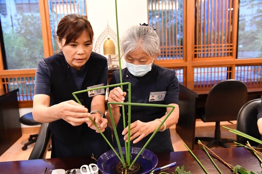 全台靜思花道研習 願以花道傳法入社區