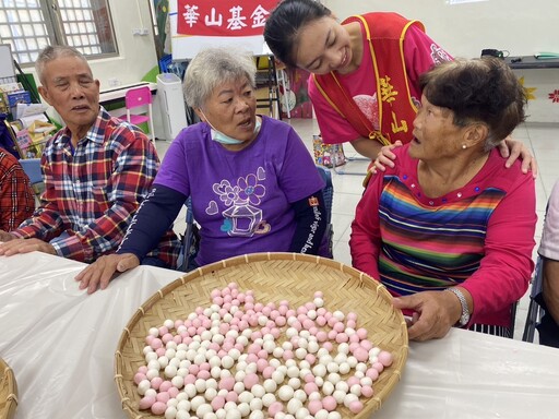 華山鹿野站歡度14週年慶 伴爺奶搓湯圓補冬