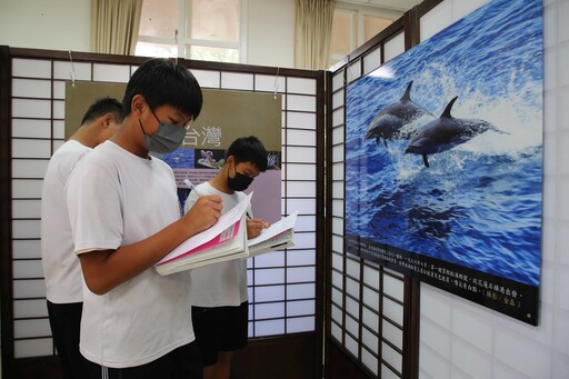 嘉義縣朴子市東石國中舉辦經典雜誌攝影展