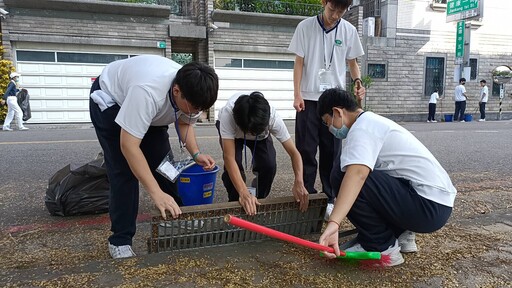 友愛鄰里善循環 臺南慈中掃街做好厝邊