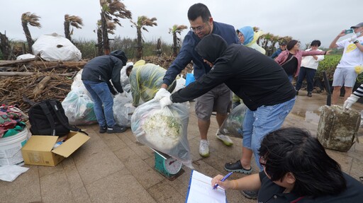 北海岸中角灣大掃除 北捷淨灘行動喚起減塑意識